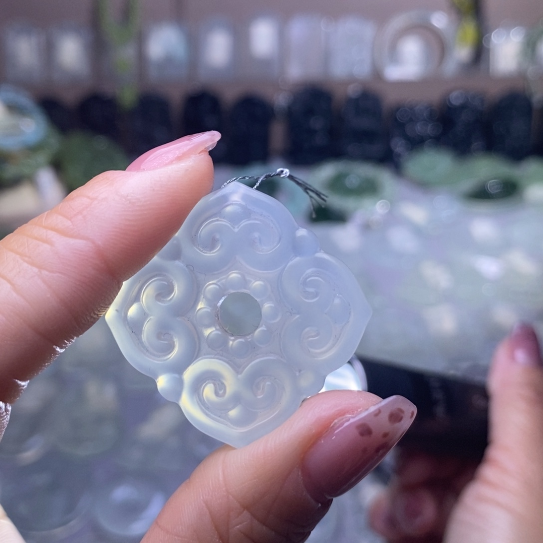 蛇纹石玉未镶嵌颈饰