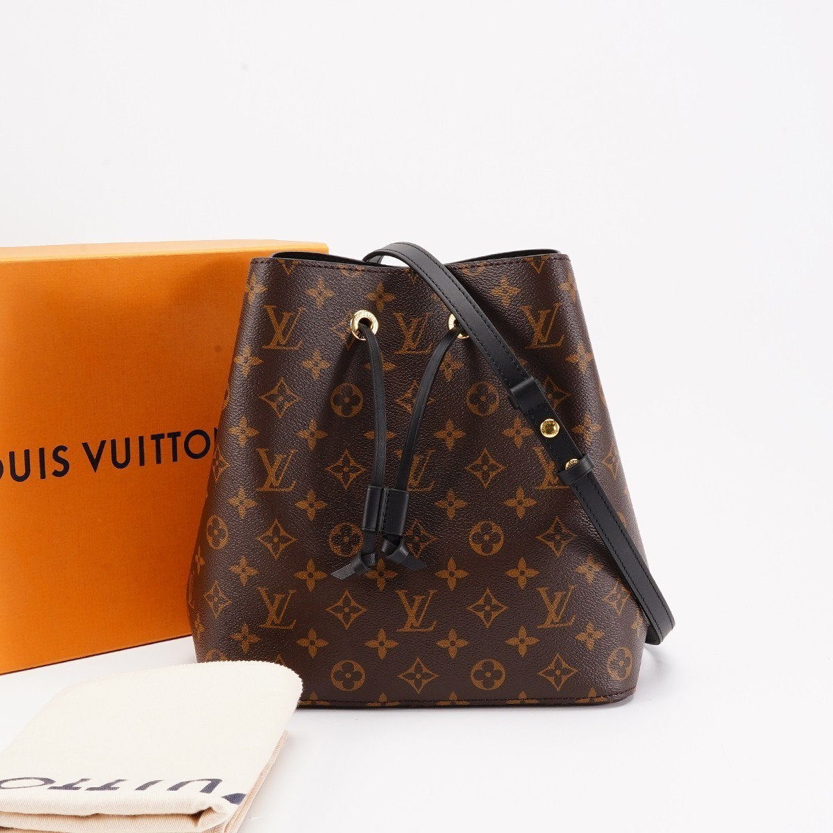 99新 LouisVuitton/路易威登 【总仓】黑水桶包/BG22000733