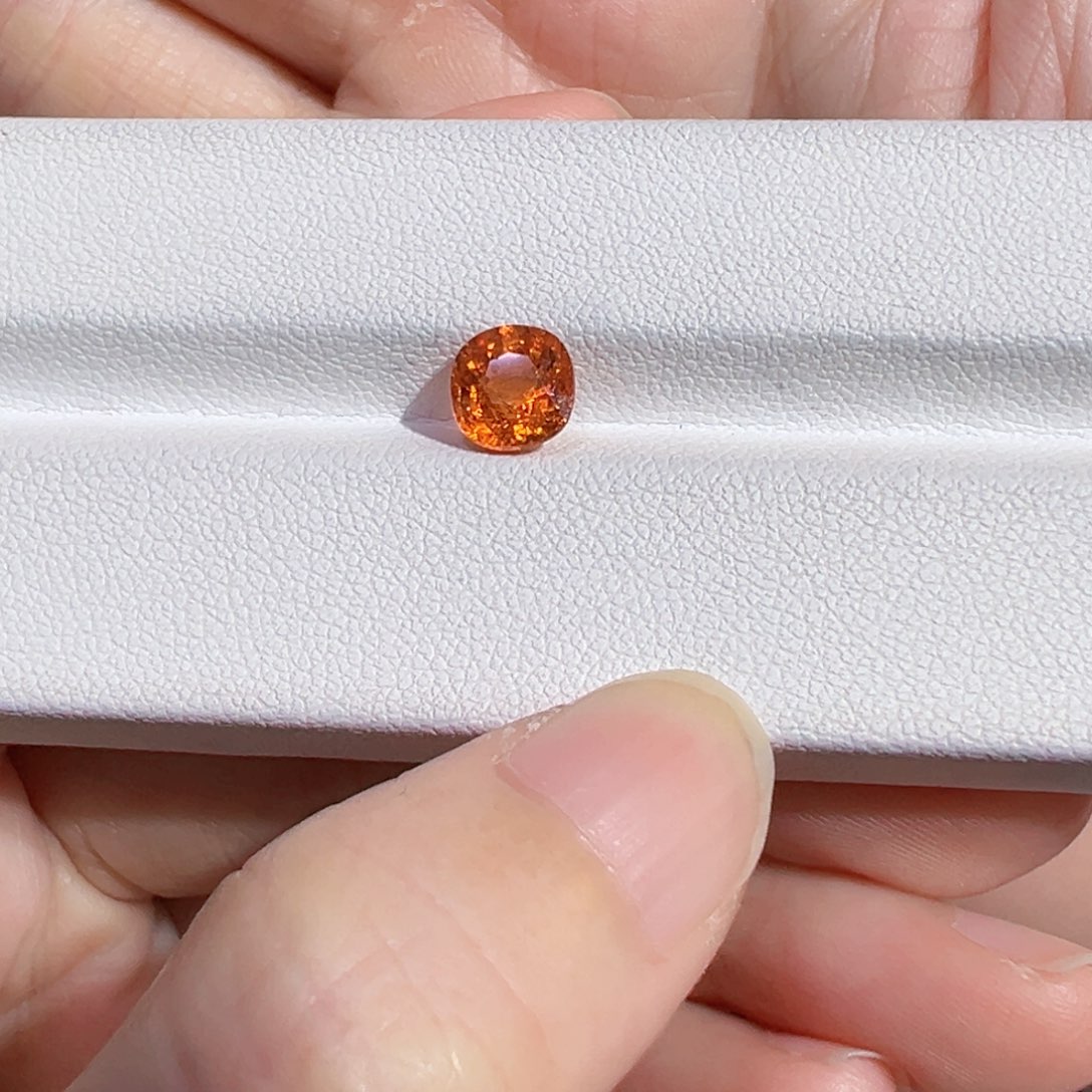 未镶嵌珠宝半成品石榴石（芬达石）1.94ct