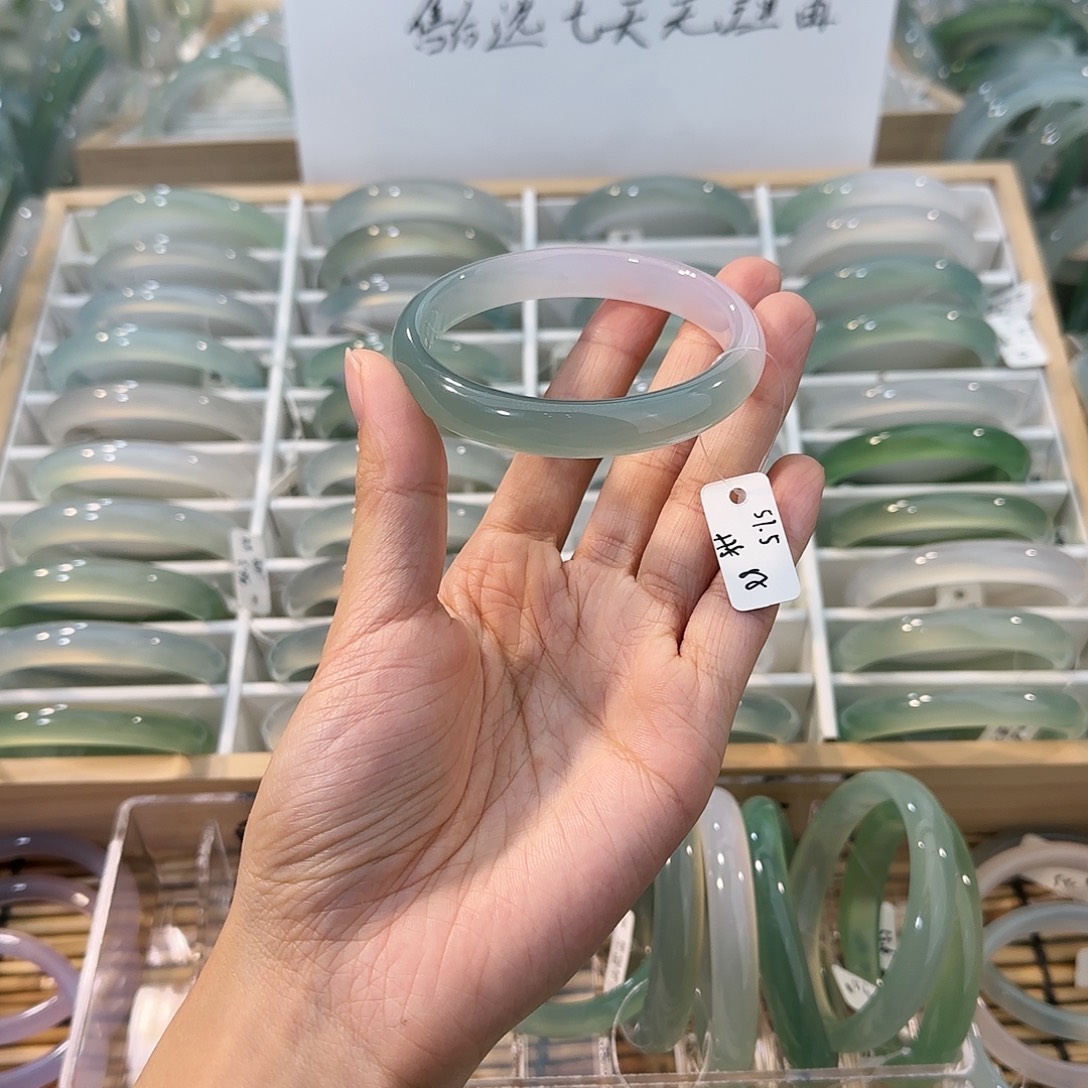 玛瑙/玉髓未镶嵌手镯圈口57.5