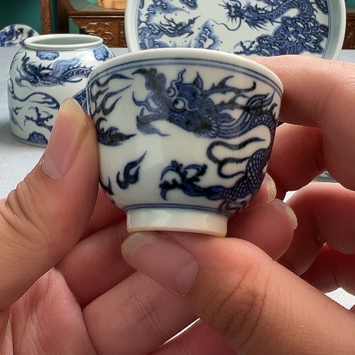 明续幽蓝，龙纹一口杯