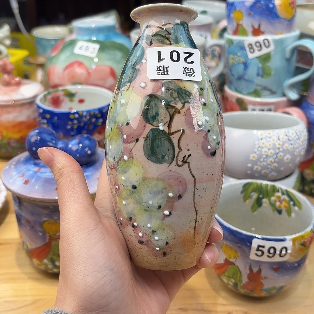 瓷片兔兔。兔兔好可爱呀