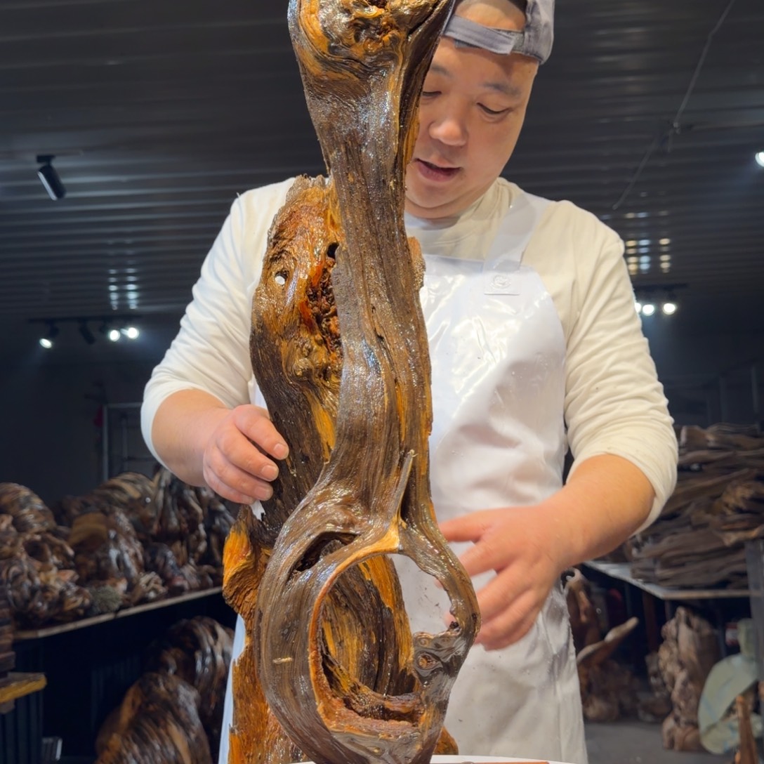 新***饰木王一刀琥珀木摆件143