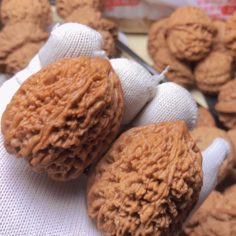 【闪购商品】桃核吊坠蒜头狮子头