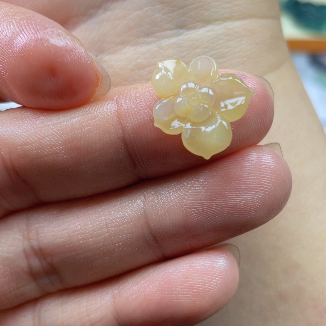 定制翡翠未镶嵌花花