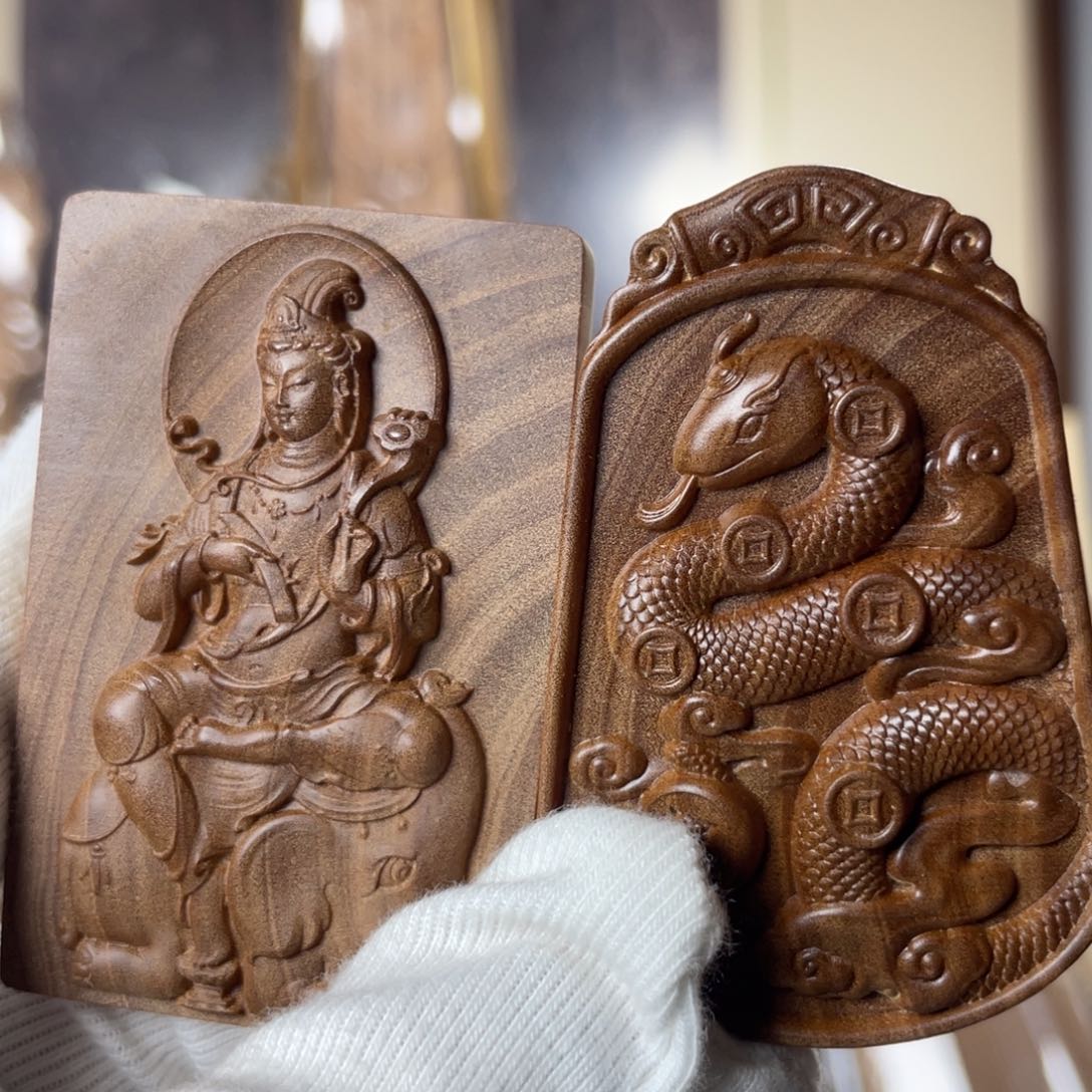 檀香木吊坠逍**在老山檀香老料横纹普贤菩萨，蛇福牌