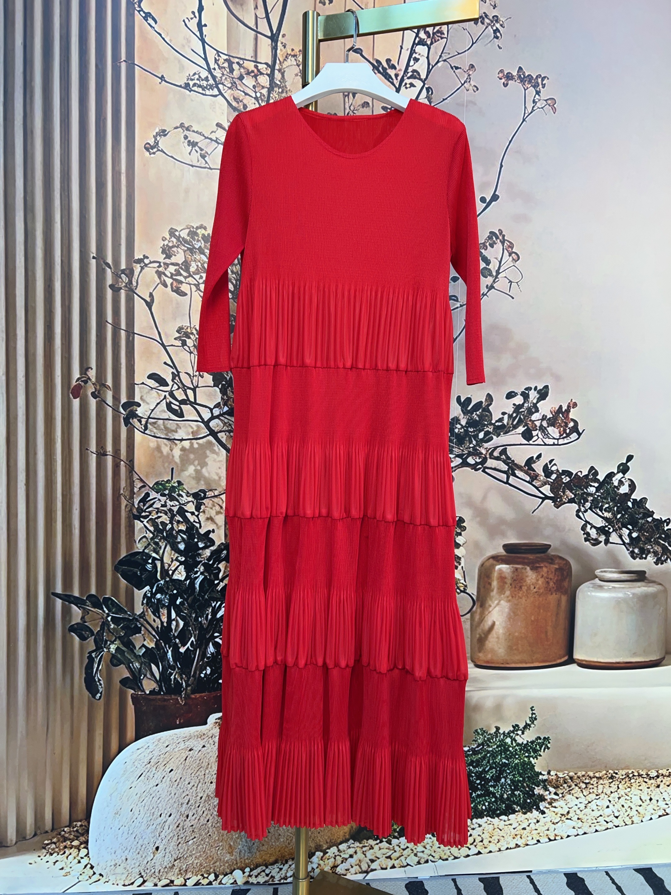 高定轻奢设计师连衣裙优雅高弹显贵气质百搭遮肉显瘦度假风SZ7087