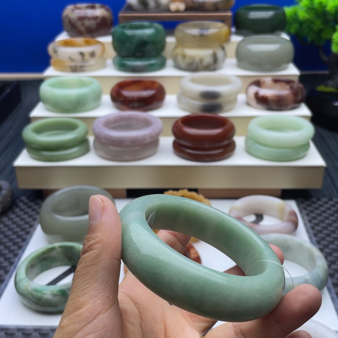 石英质玉手镯未镶嵌瑜**随