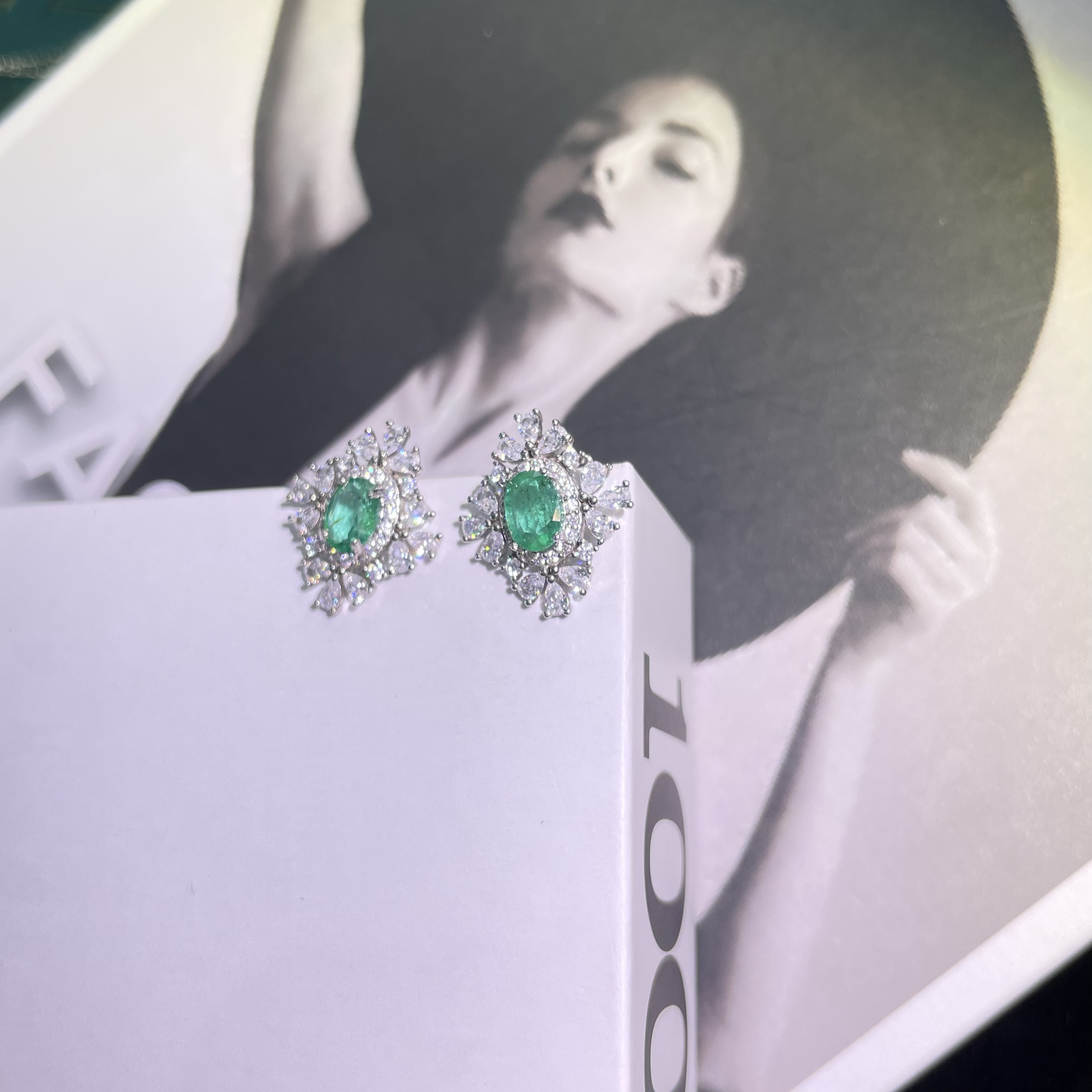 AFZMLE121天然祖母绿气质耳钉S925银镶嵌【规格：约1CT 尺寸约：5*7】