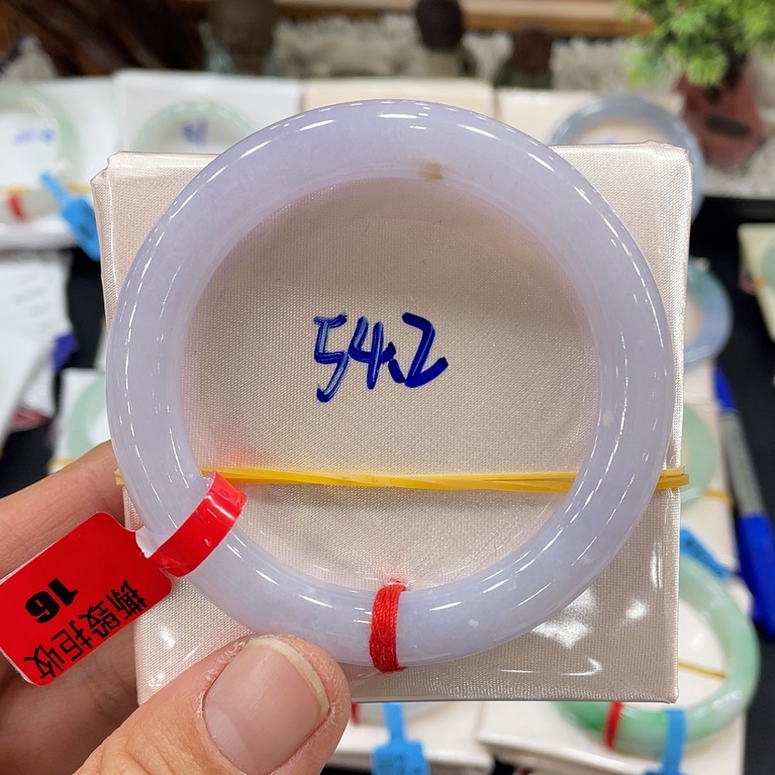 翡翠手镯未镶嵌翡翠