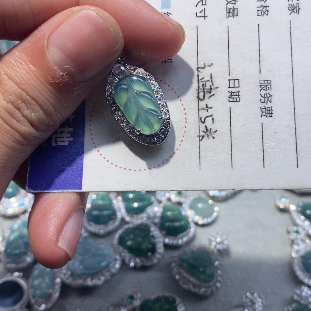 翡翠颈饰未镶嵌翡翠