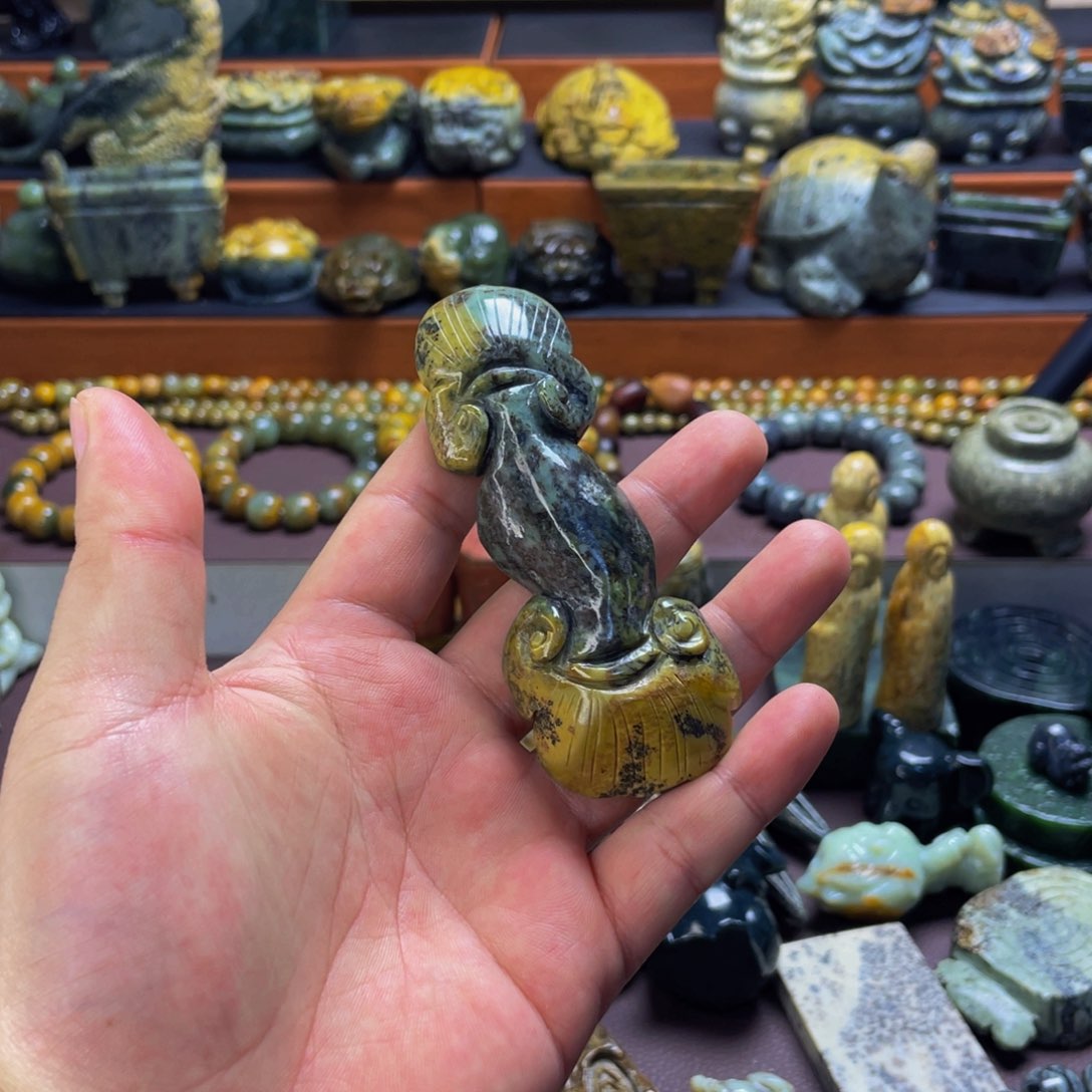 【闪购商品】未镶嵌岫岩河磨玉（透闪石质玉）挂件