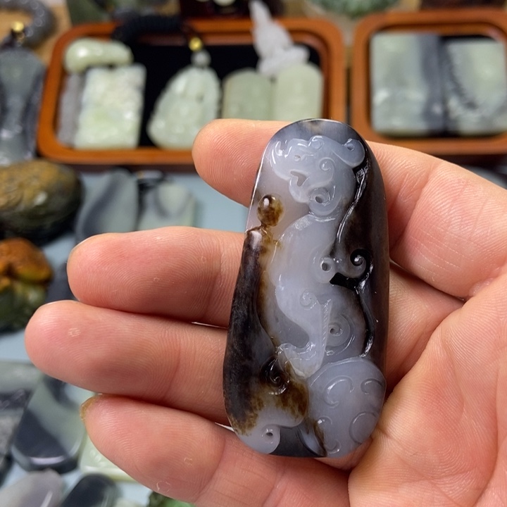 似***年和田玉未镶嵌颈饰