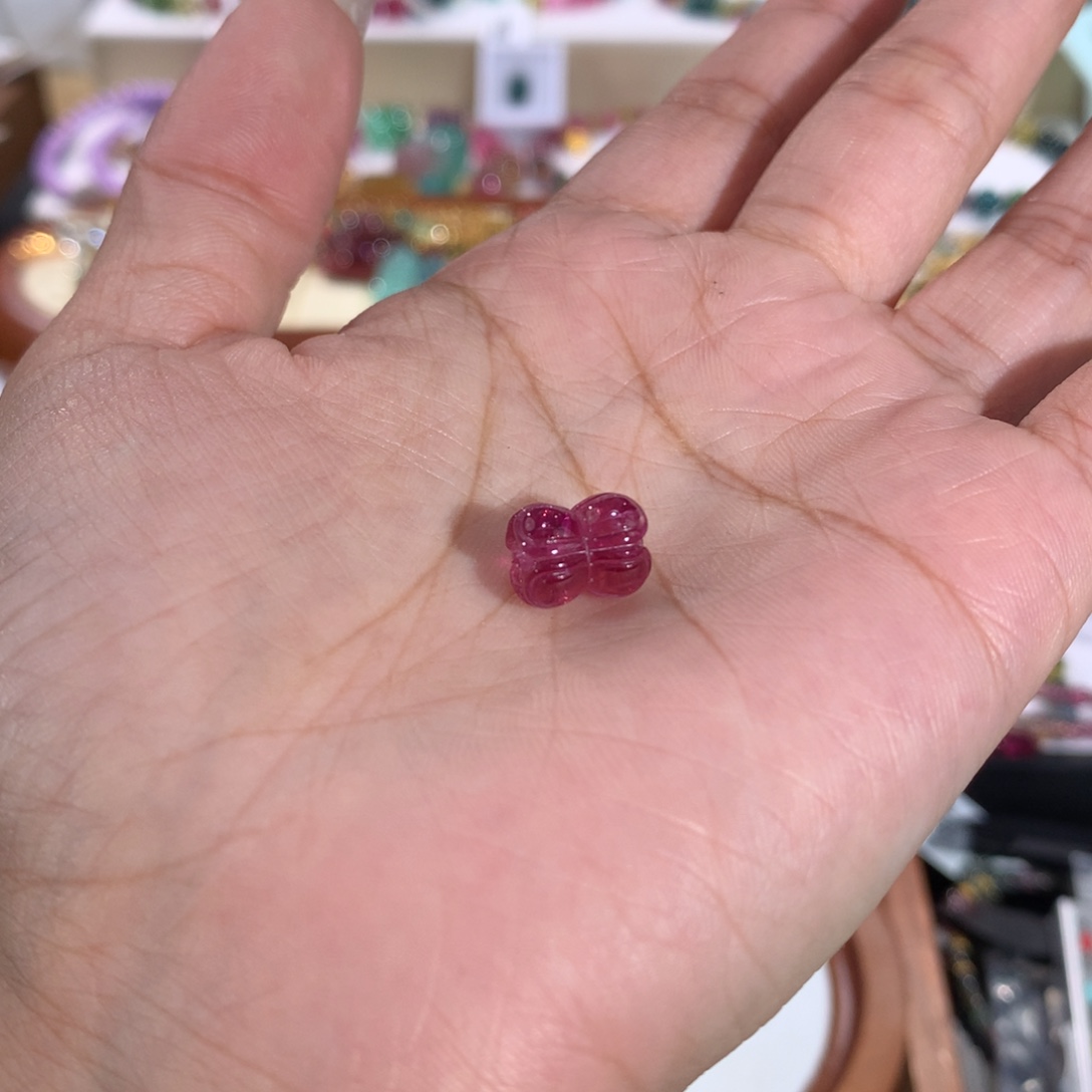 蜜***情碧玺雕刻件未镶嵌