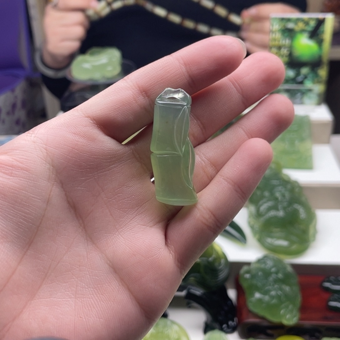 蛇纹石玉未镶嵌吊坠(不含链)