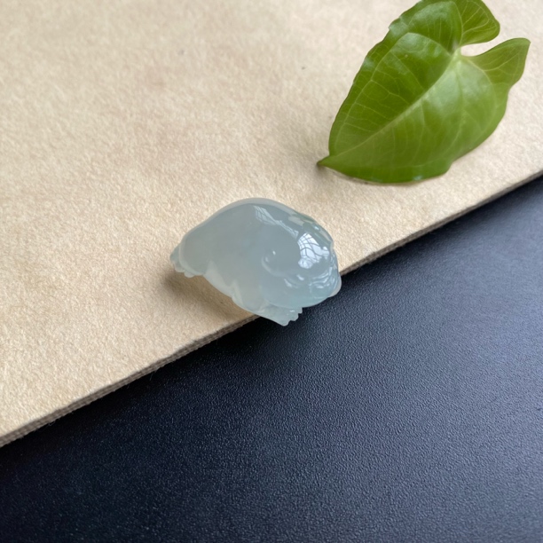 天然缅甸翡翠《三脚金蟾》吊坠气质挂坠时尚雕刻精雕精美