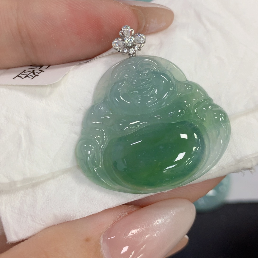 颈饰18K金镶嵌翡翠