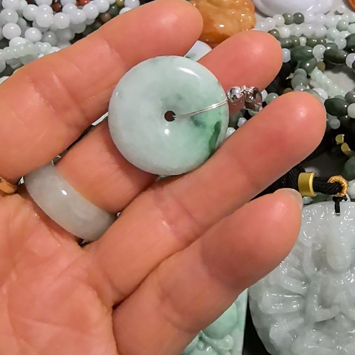 翡翠颈饰未镶嵌吊坠