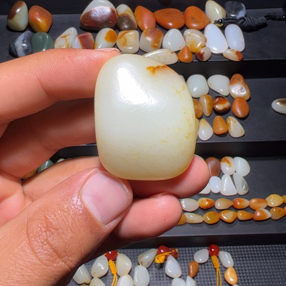 和田玉未镶嵌颈饰32.6克无修