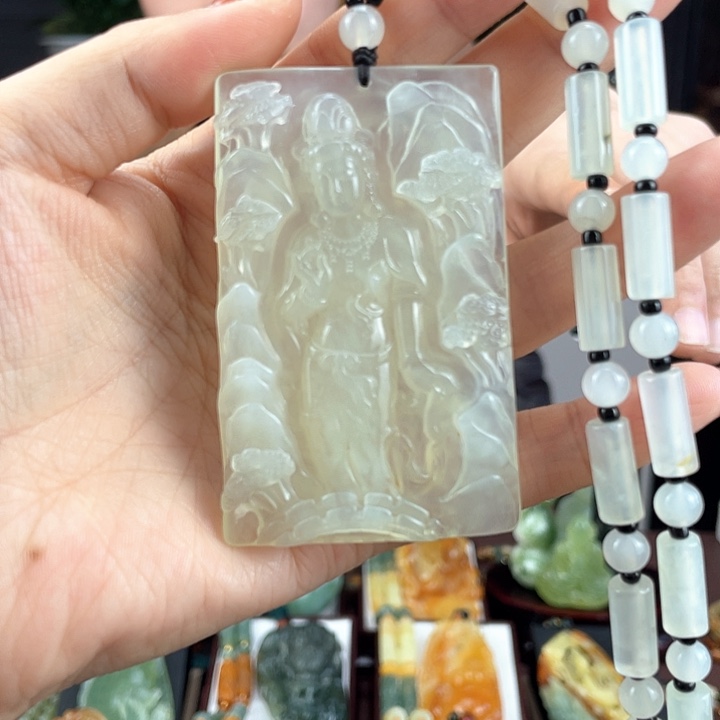 蛇纹石玉颈饰未镶嵌异*