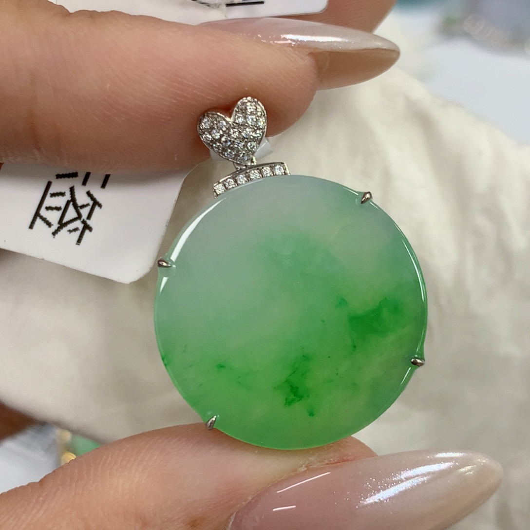 颈饰18K金镶嵌翡翠