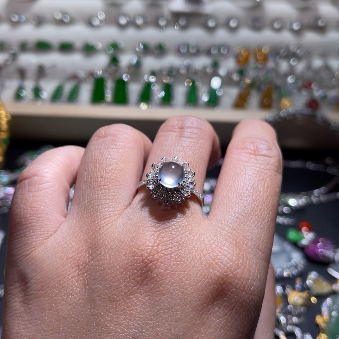 翡翠戒指18K金镶嵌玻璃种冰蛋戒指