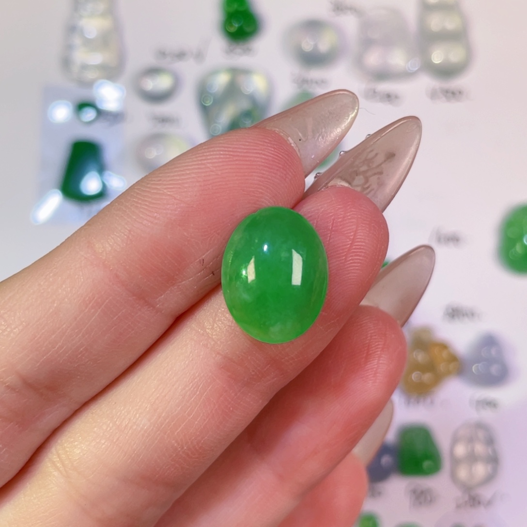 翡翠未镶嵌颈饰裸石