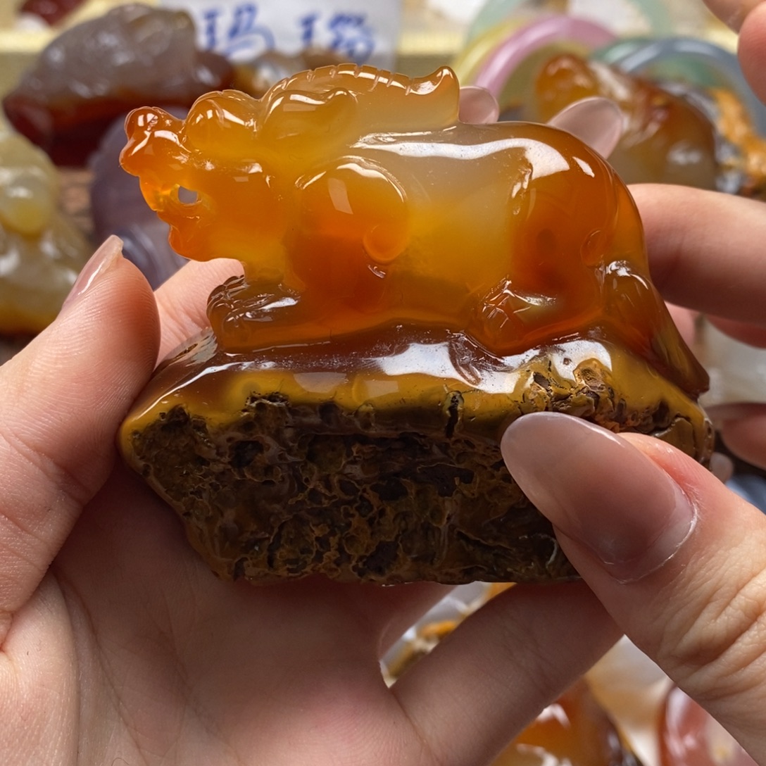 李***劲玛瑙/玉髓未镶嵌颈饰