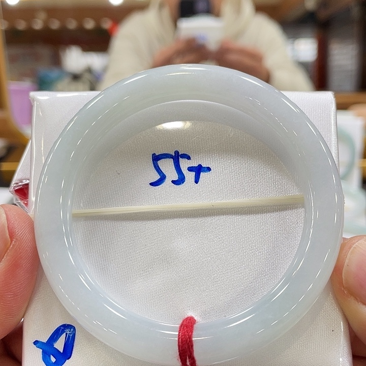 翡翠手镯未镶嵌翡翠