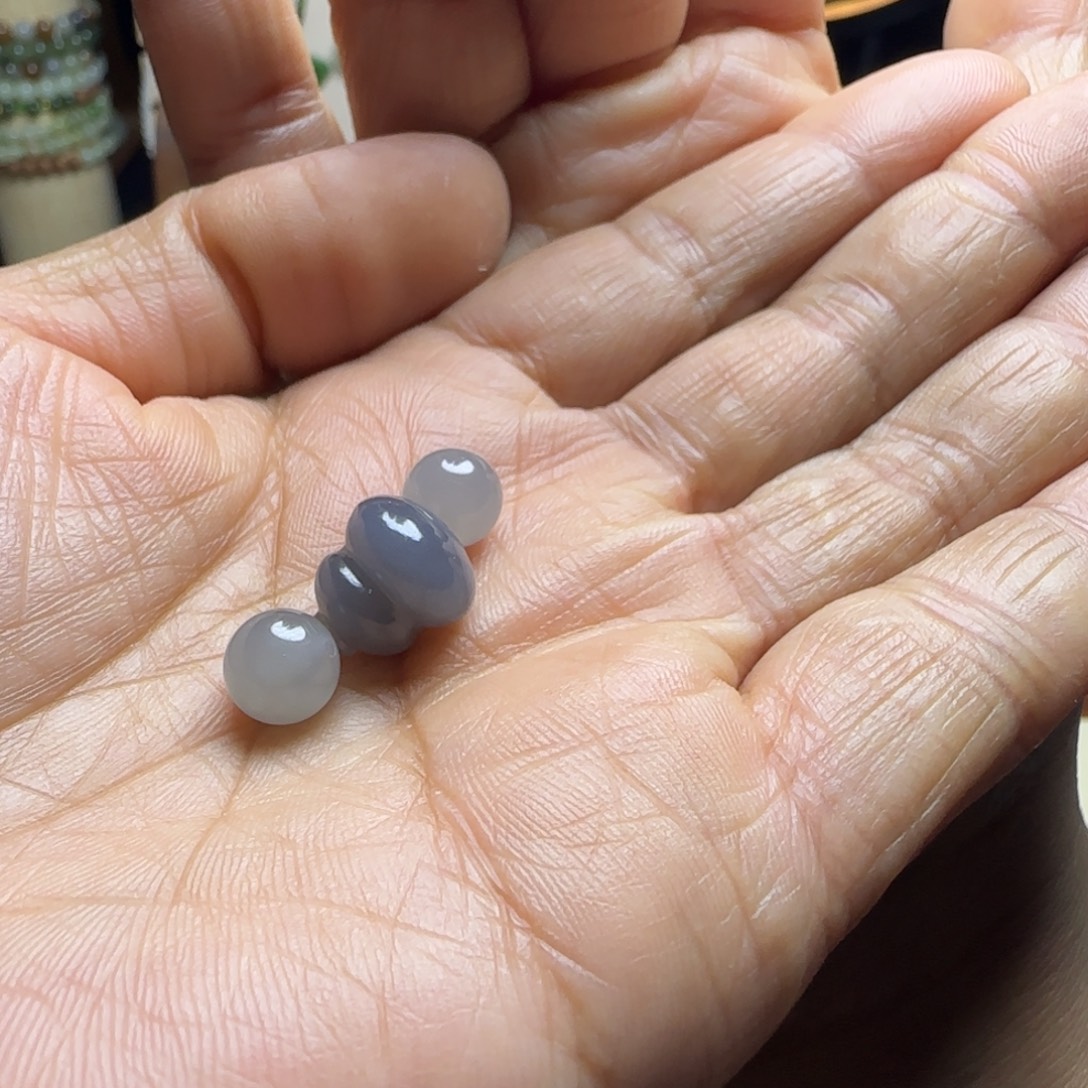 就***米和田玉未镶嵌颈饰