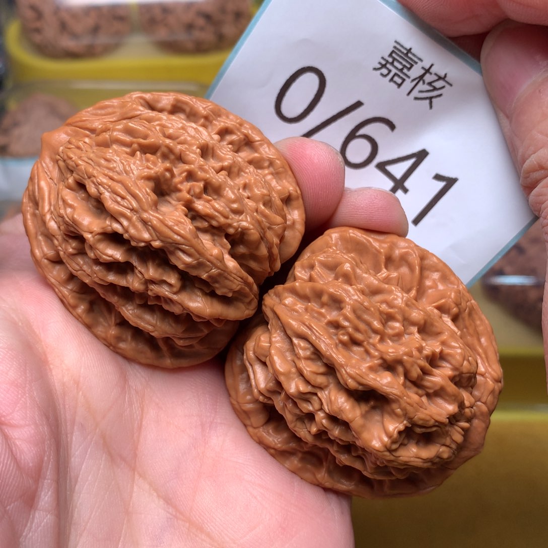 文玩核桃把件粗筋虎头42