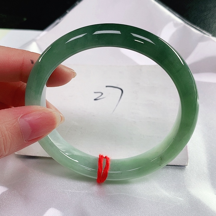 翡翠手镯未镶嵌翡翠手镯未镶嵌