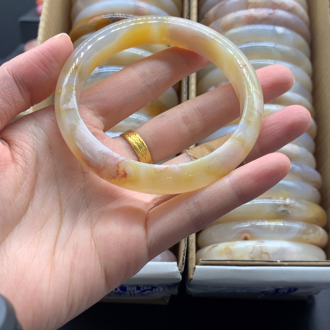 【闪购商品】玛瑙/玉髓手镯未镶嵌s****瑰