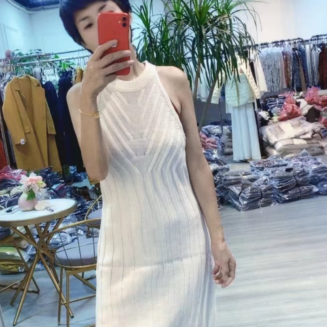 夏季新款名媛风高级感挂脖无袖针织中款法式连衣裙-果梓901