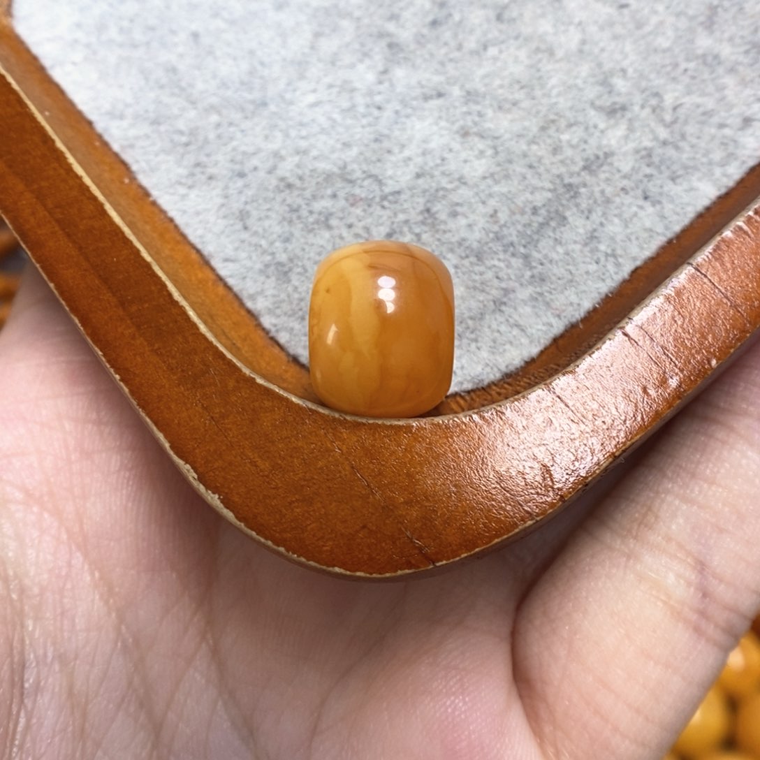 蜜蜡裸石未镶嵌?**蜜蜡裸珠