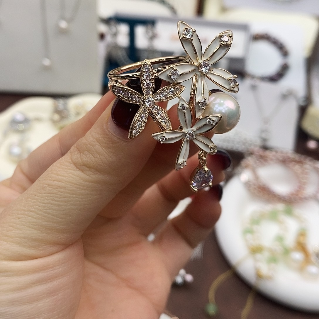 淡水珍珠合金丝巾扣