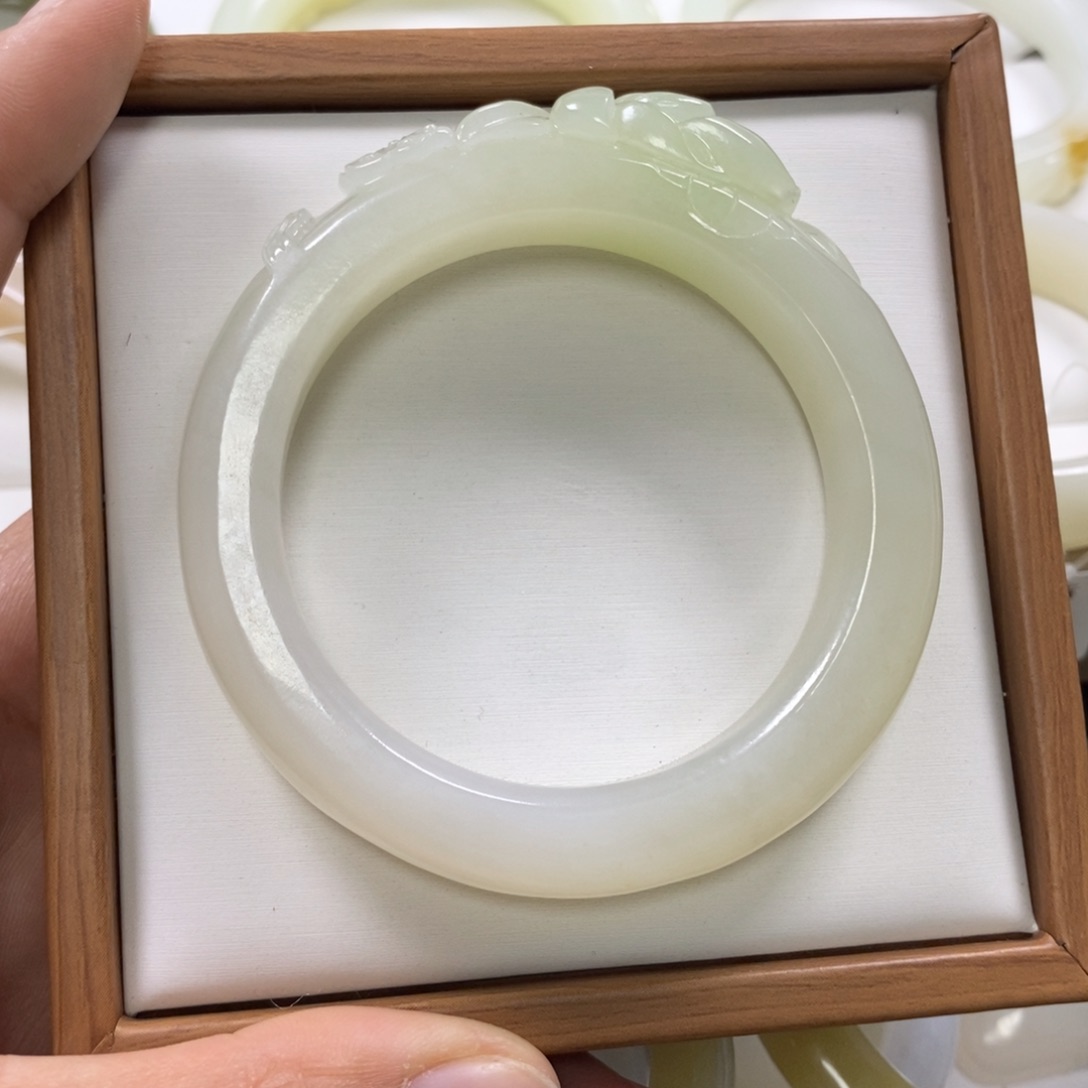 【闪购商品】和田玉手镯未镶嵌薇***?