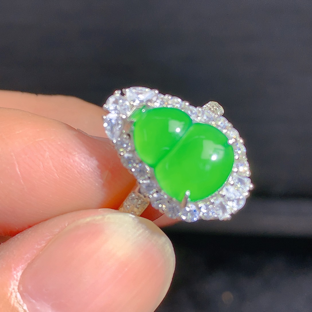 翡翠颈饰银S925镶嵌戒指