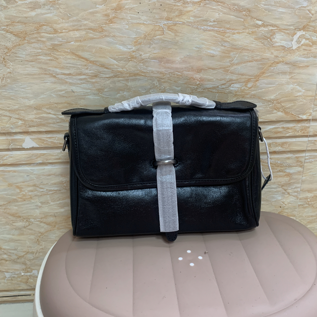 复古风植鞣牛皮邮差包手提单肩斜挎通勤女士高级感简约百搭休闲