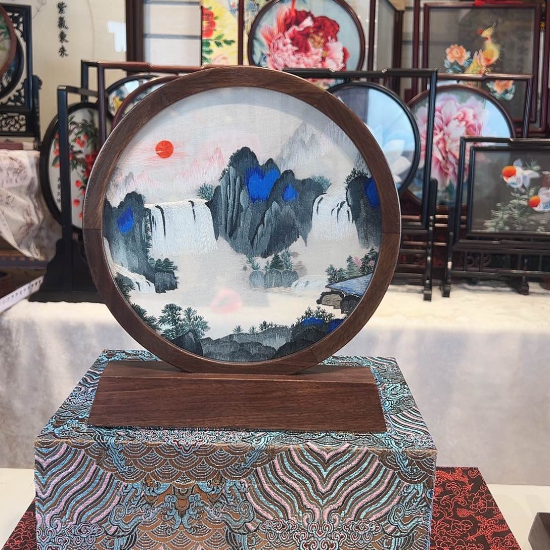 织绣苏绣摆台胡桃木