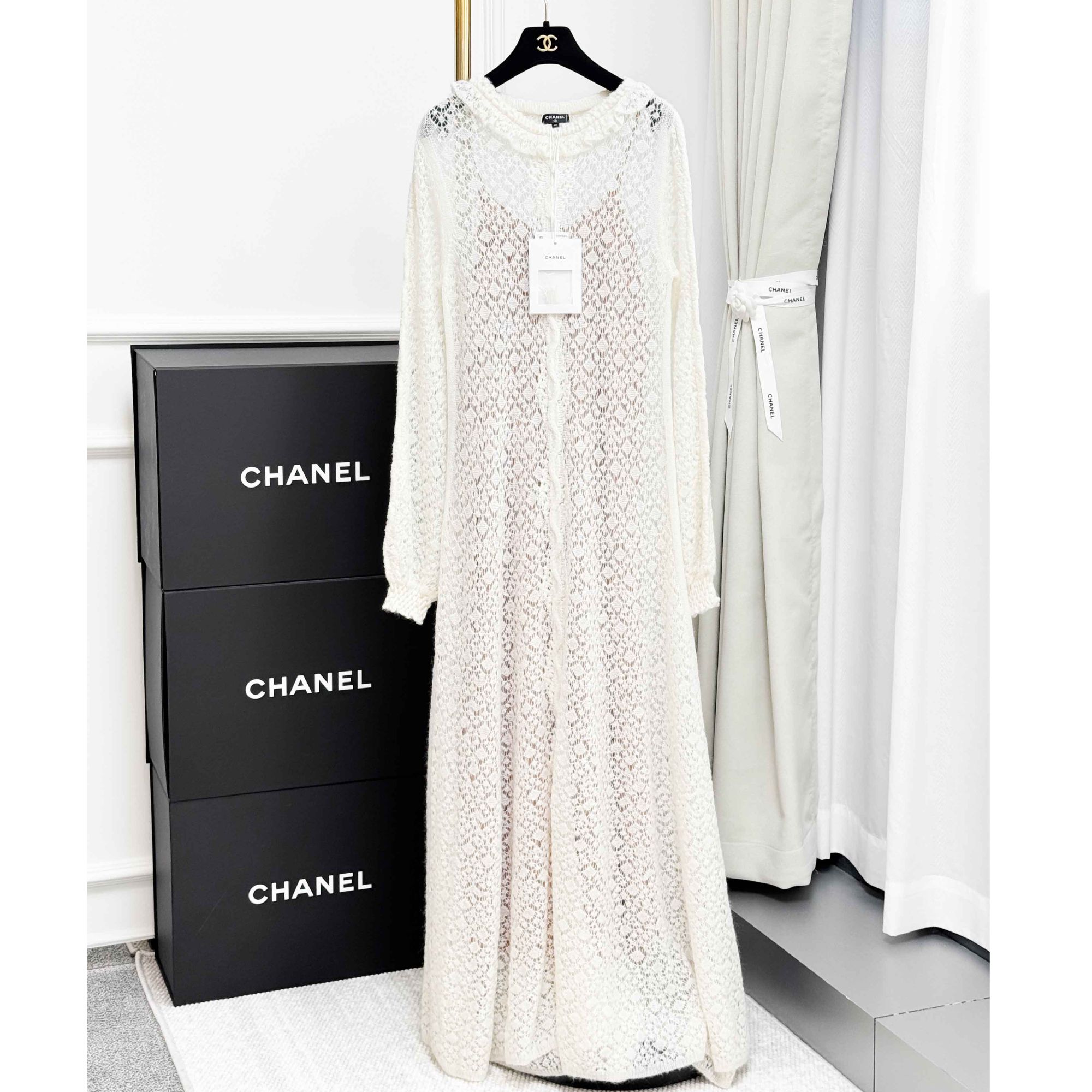 99新 Chanel/香奈儿 40码23K白色镂空灯笼袖长款针织连衣裙