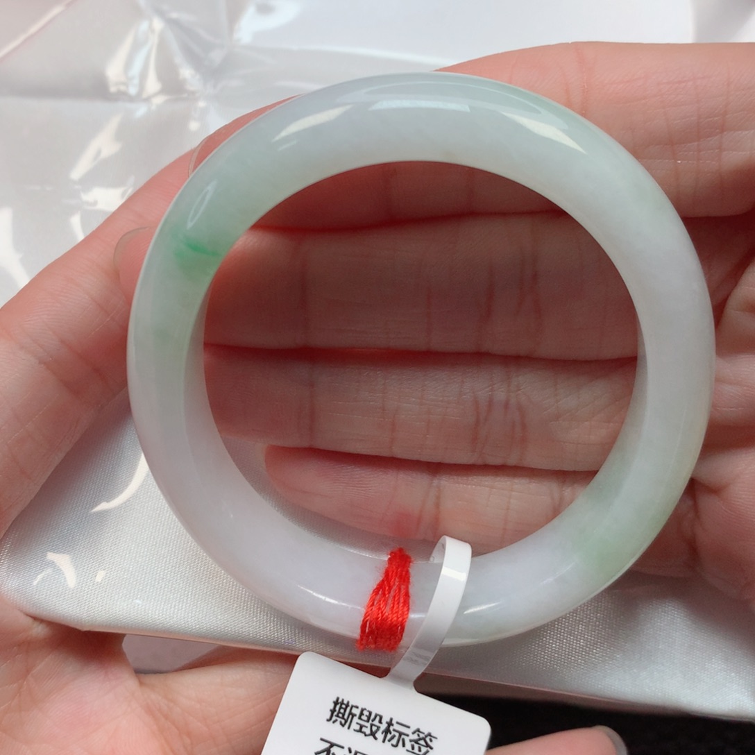 翡翠手镯未镶嵌53.9贵妃 白底青