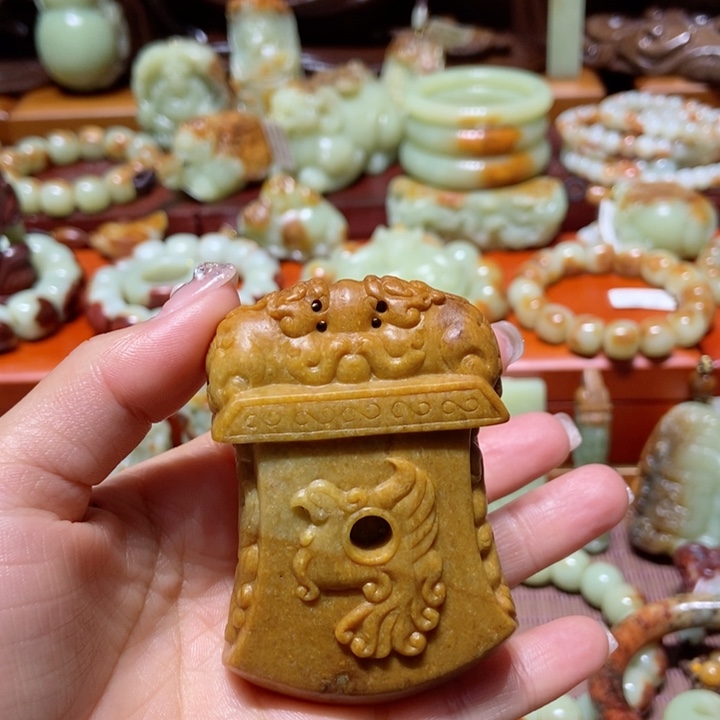 岫岩河磨玉（透闪石质玉）把件未镶嵌