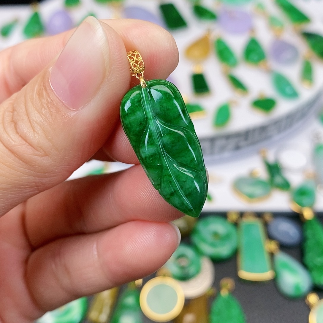 翡翠吊坠(不含链)18K金镶嵌