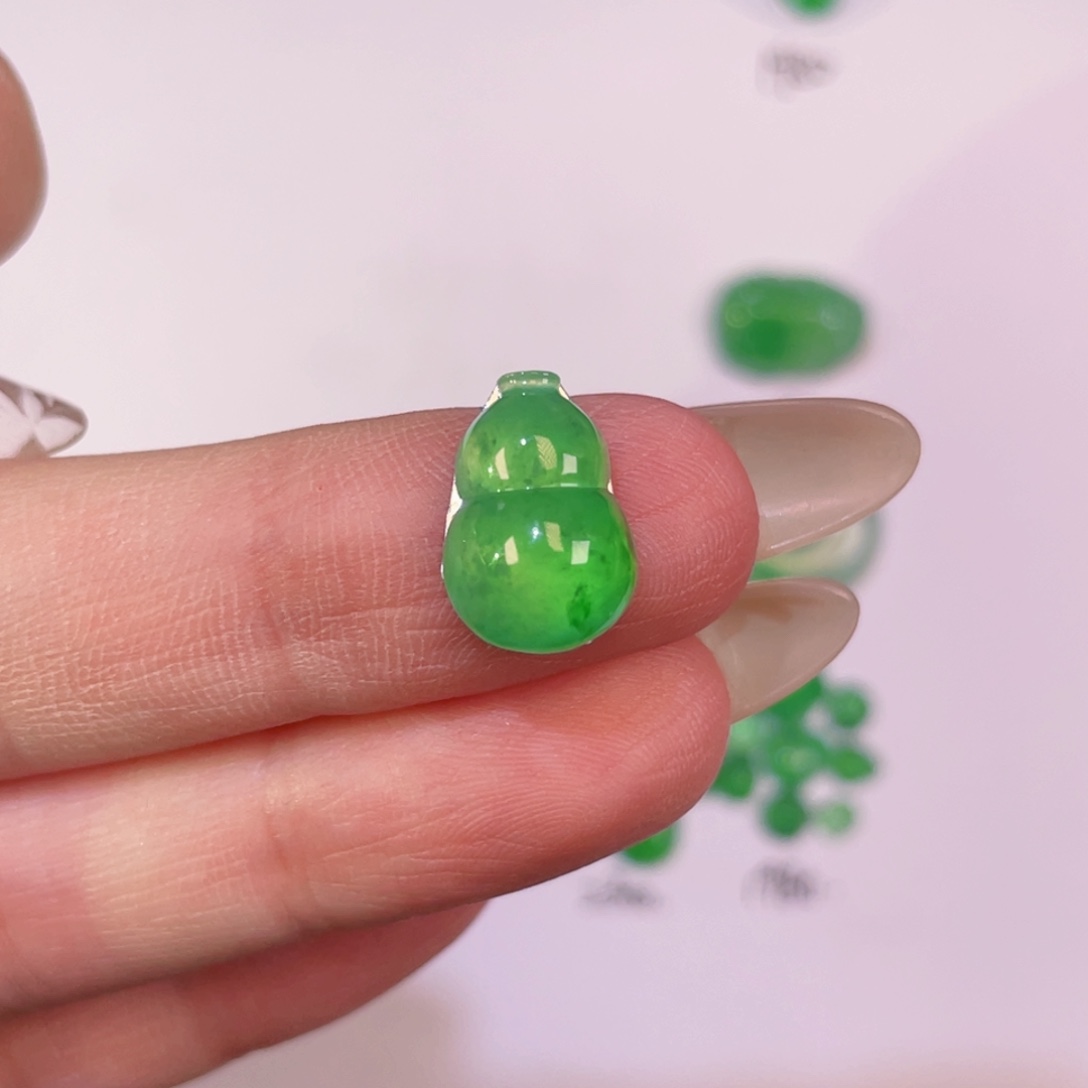 翡翠未镶嵌颈饰裸石