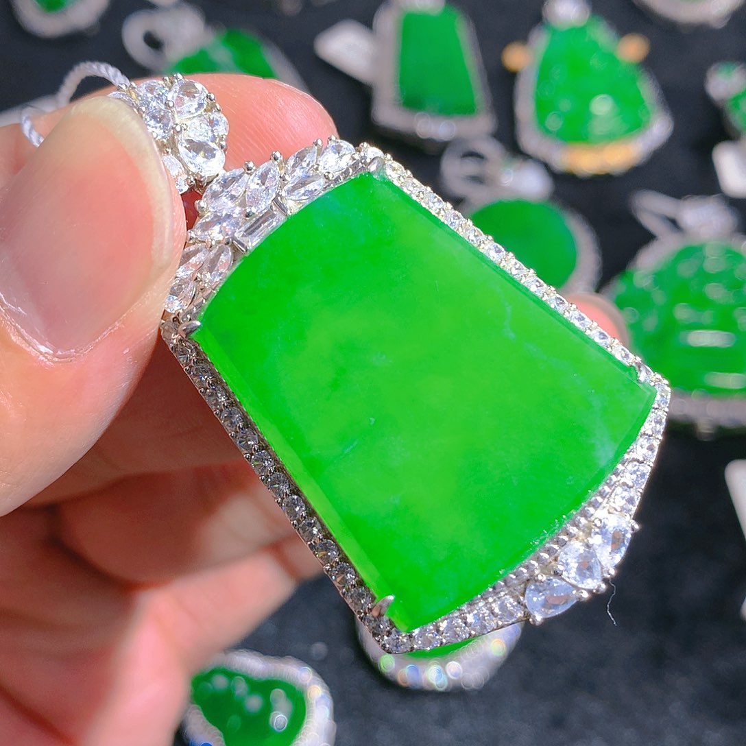 翡翠颈饰银S925镶嵌吊坠