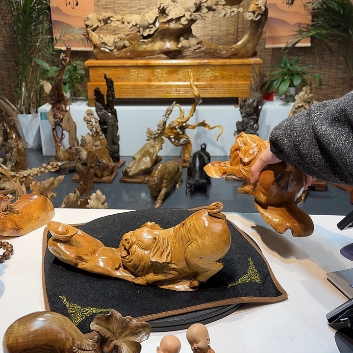 建***香榧木金丝楠木整木整雕
