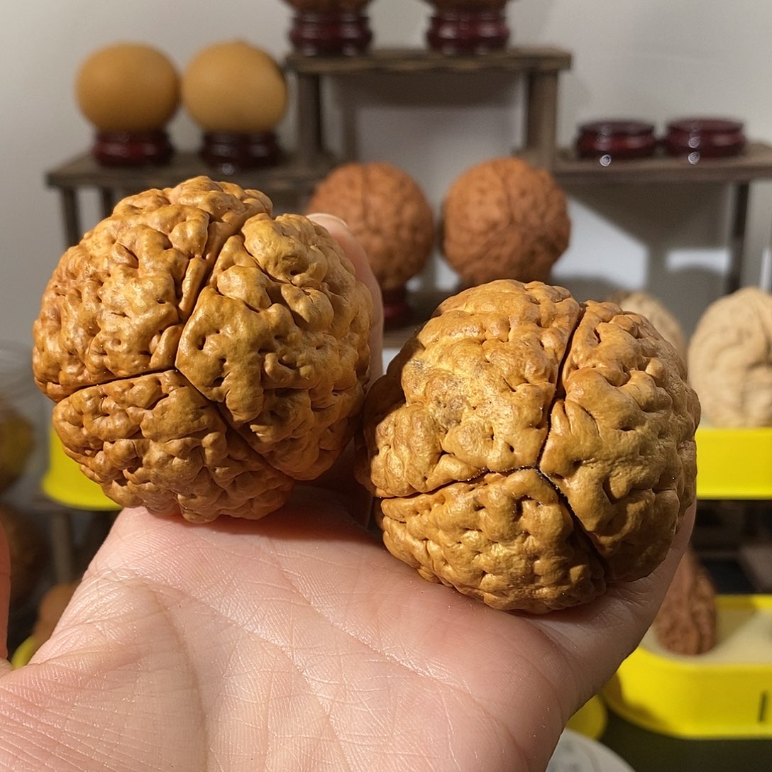 吊坠文玩核桃三瓣脑纹金刚练手微色5363