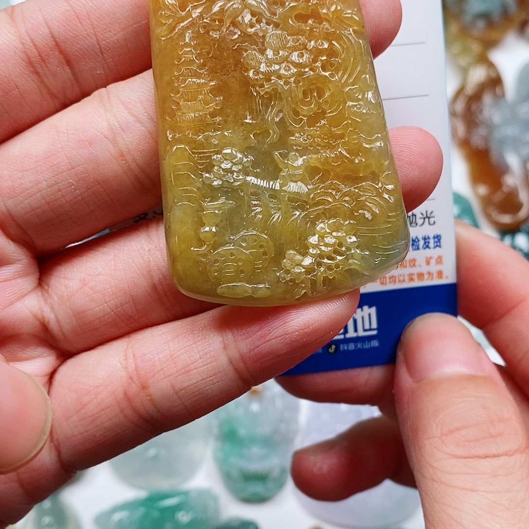 萨***斯颈饰未镶嵌翡翠山水