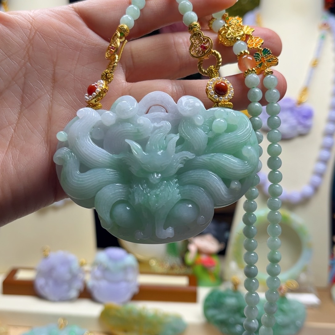 翡翠颈饰未镶嵌天然翡翠